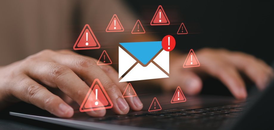 Symbol photo for e-mail fraud