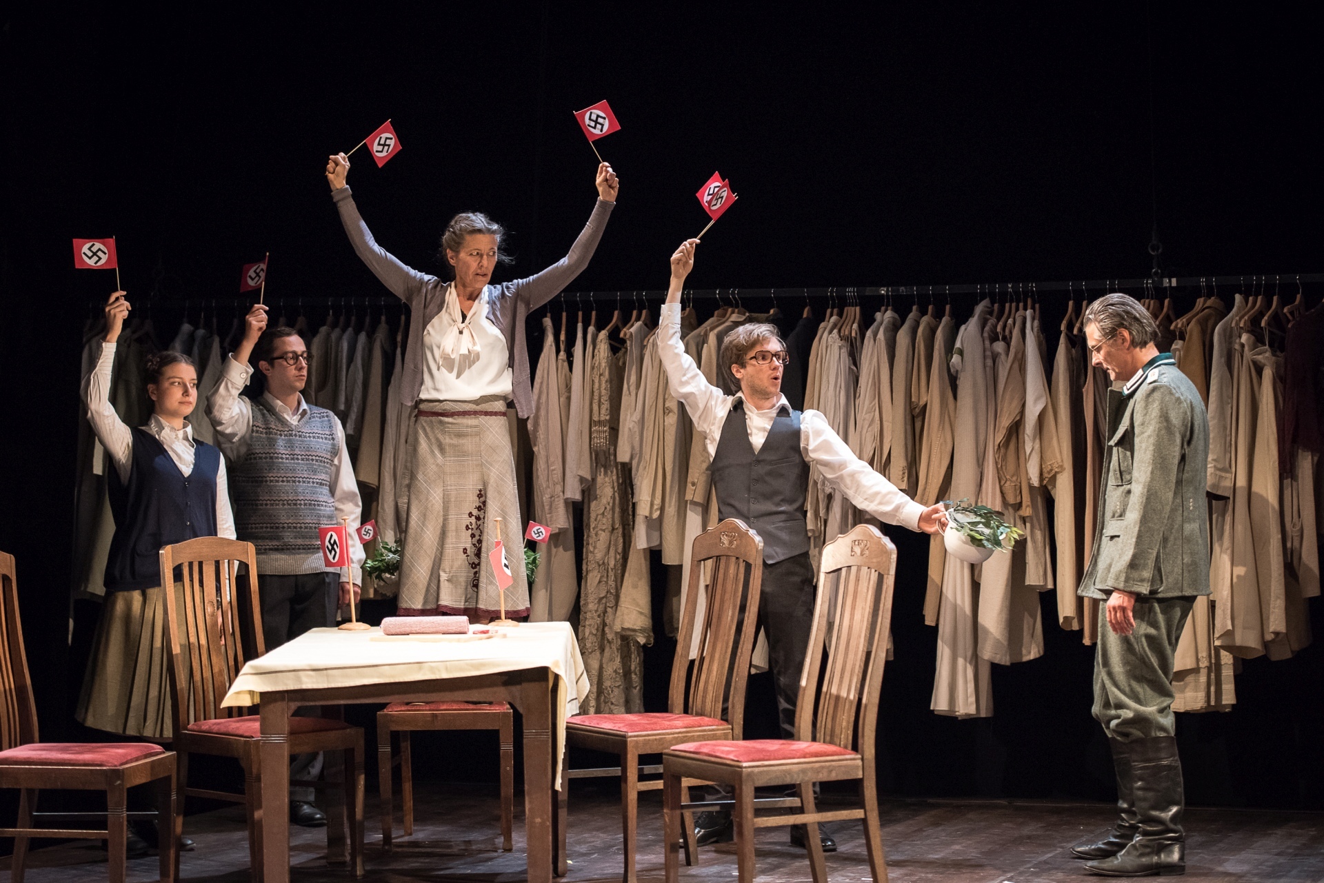 Scene photo from the play Tadellöser & Wolff