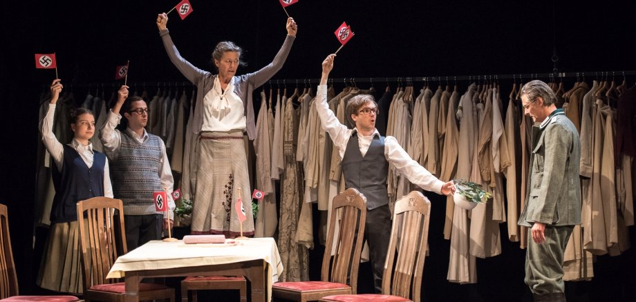 Scene photo from the play Tadellöser & Wolff