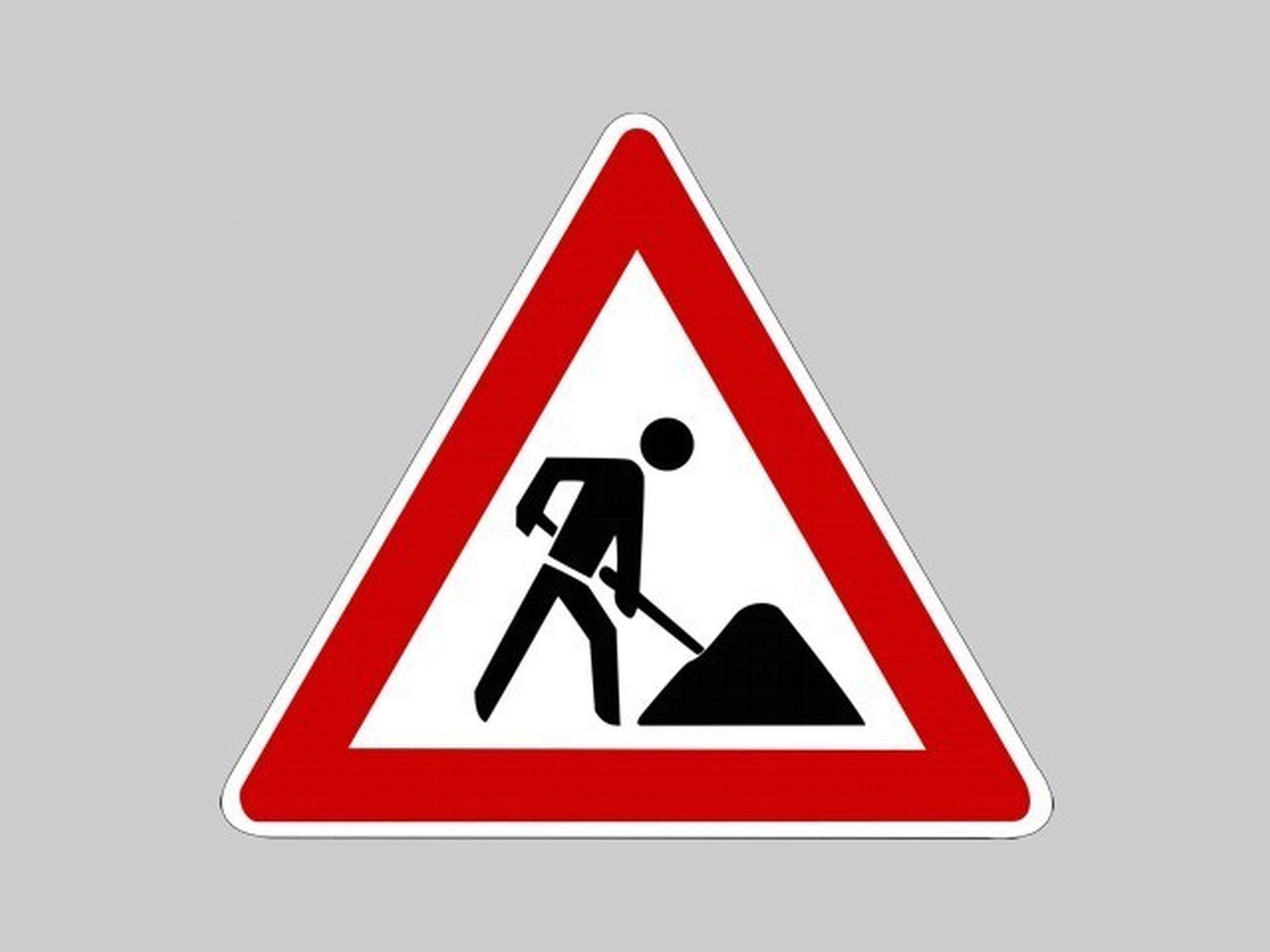 The picture shows the traffic sign for a roadworks site as a symbolic photo