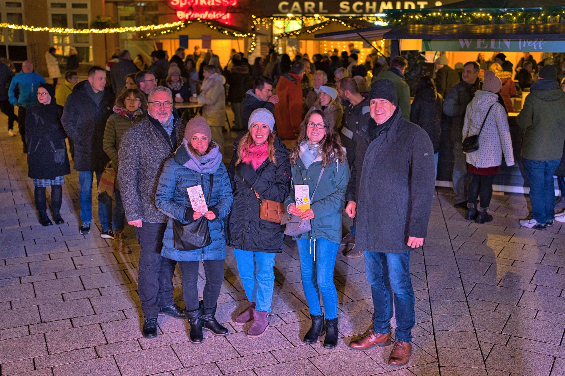 The photo shows the five people mentioned at the "Advent glow" on Schleiferplatz.