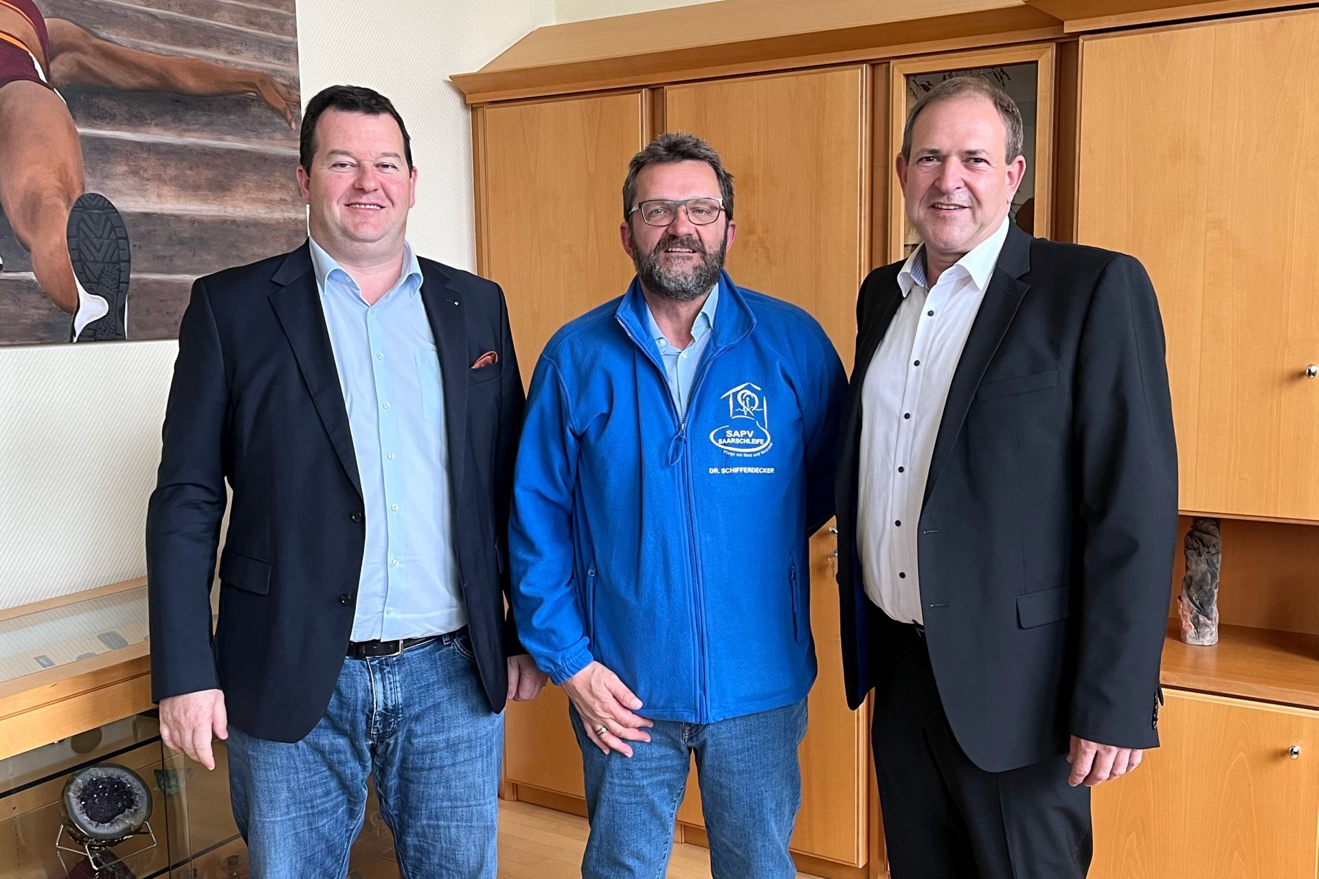 The photo shows Lord Mayor Frank Frühauf with the representatives of SAPV.