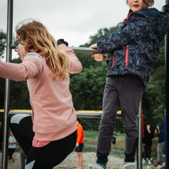The photo shows children on the climbing frame.