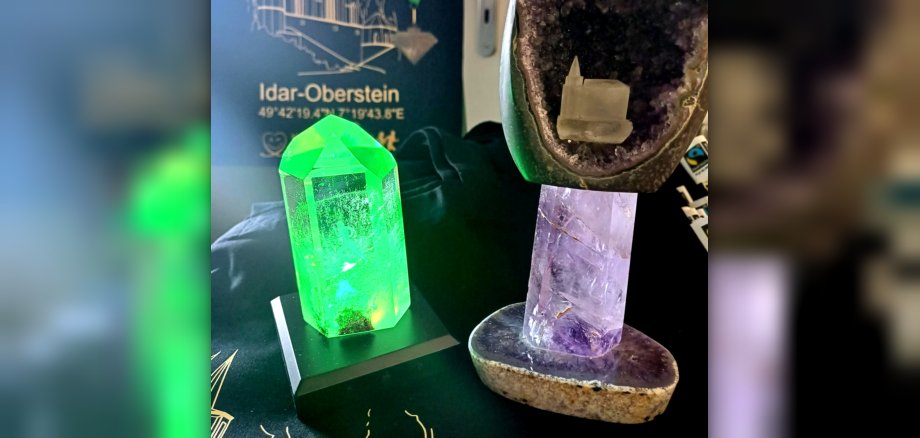 The photo shows the two challenge trophies. These are precious stone objects.