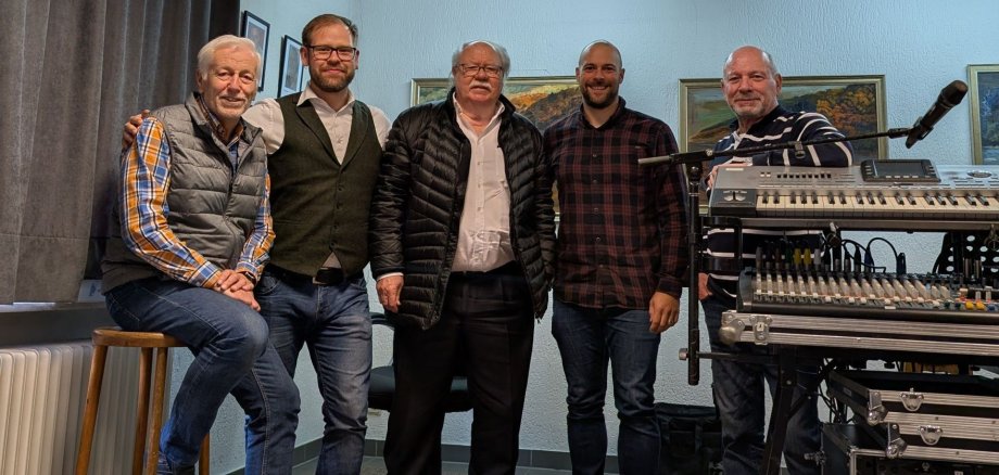 Posing for the joint photo from left to right: Wolfgang Schapperth, Sebastian Groß, Hans-Dieter Krieger, Thomas Juergis and Michael Thiel.