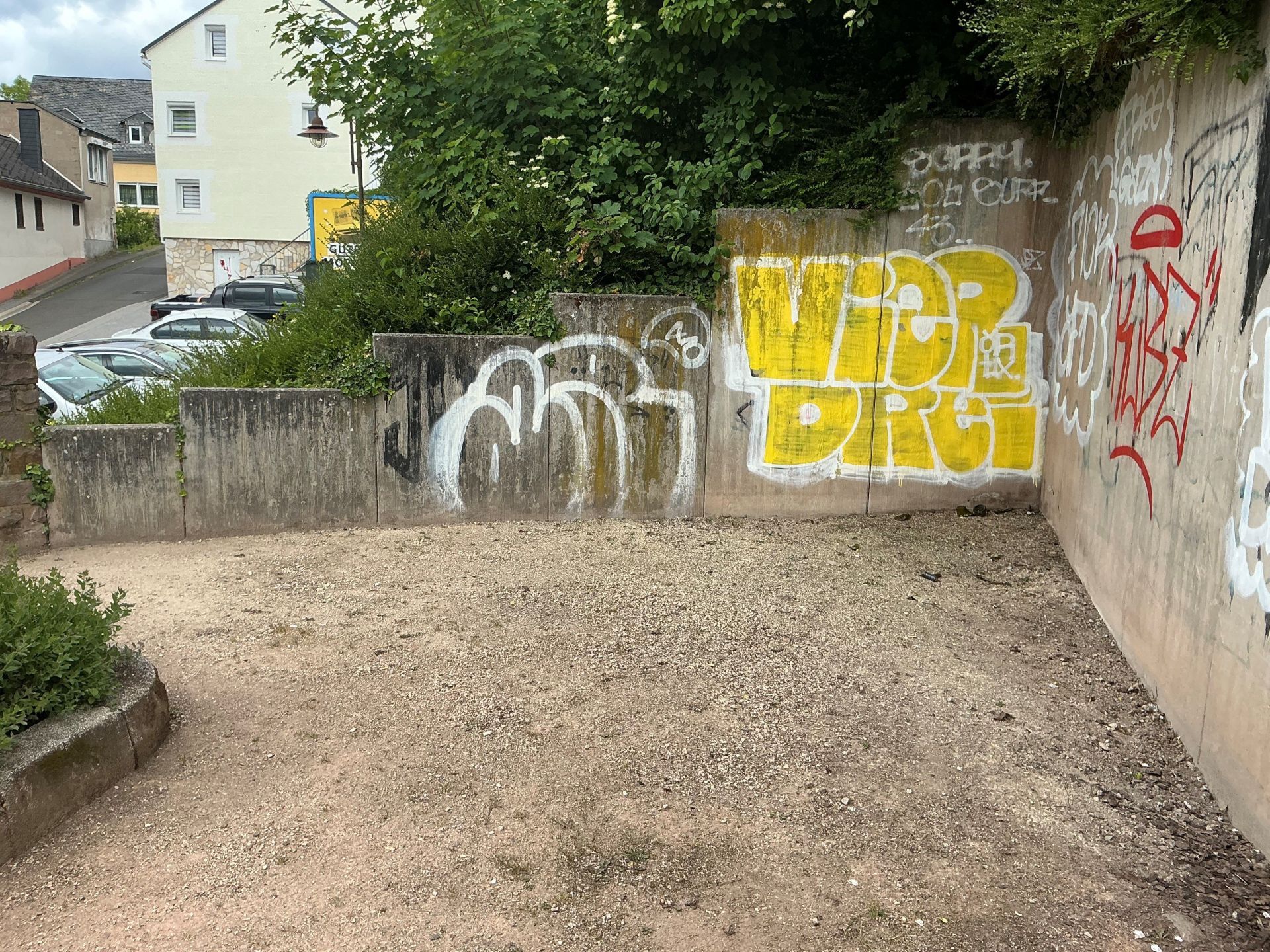 An ugly wall in Idar is to be redesigned.