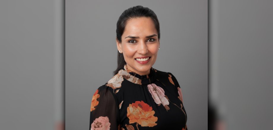 Portrait photo of Mrs. Jain