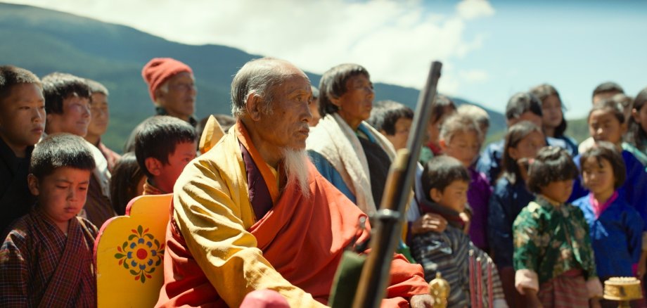 The photo shows the llama with a rifle in a crowd of people.