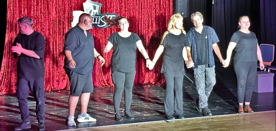 The photo shows the actors presenting themselves to the audience on stage after the performance.