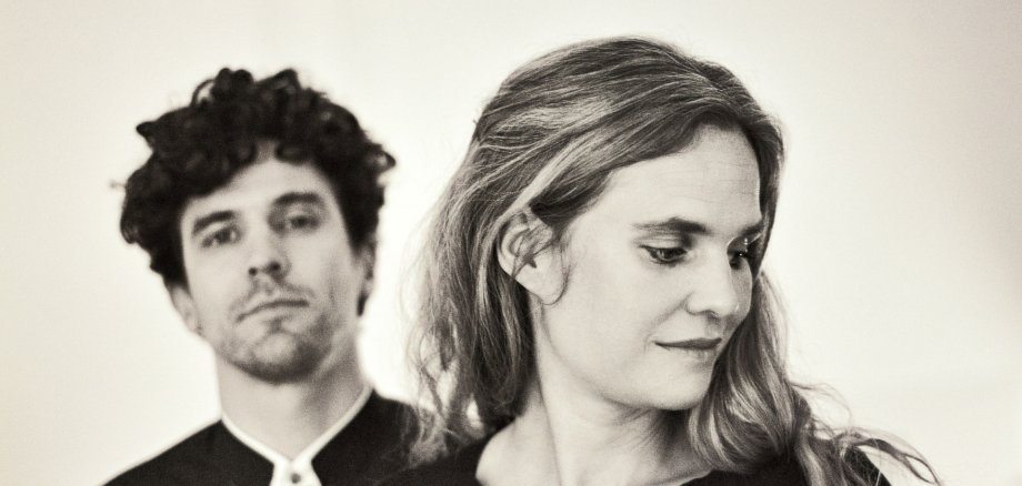 Jan Rohrbach and Dorothea - Dota - Kehr present pieces from the Kaléko programs at the Stadttheater. The photo shows the two musicians.