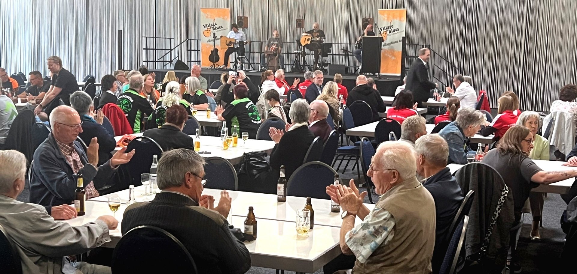 The photo shows a view of the exhibition hall during last year's Volunteer Festival.