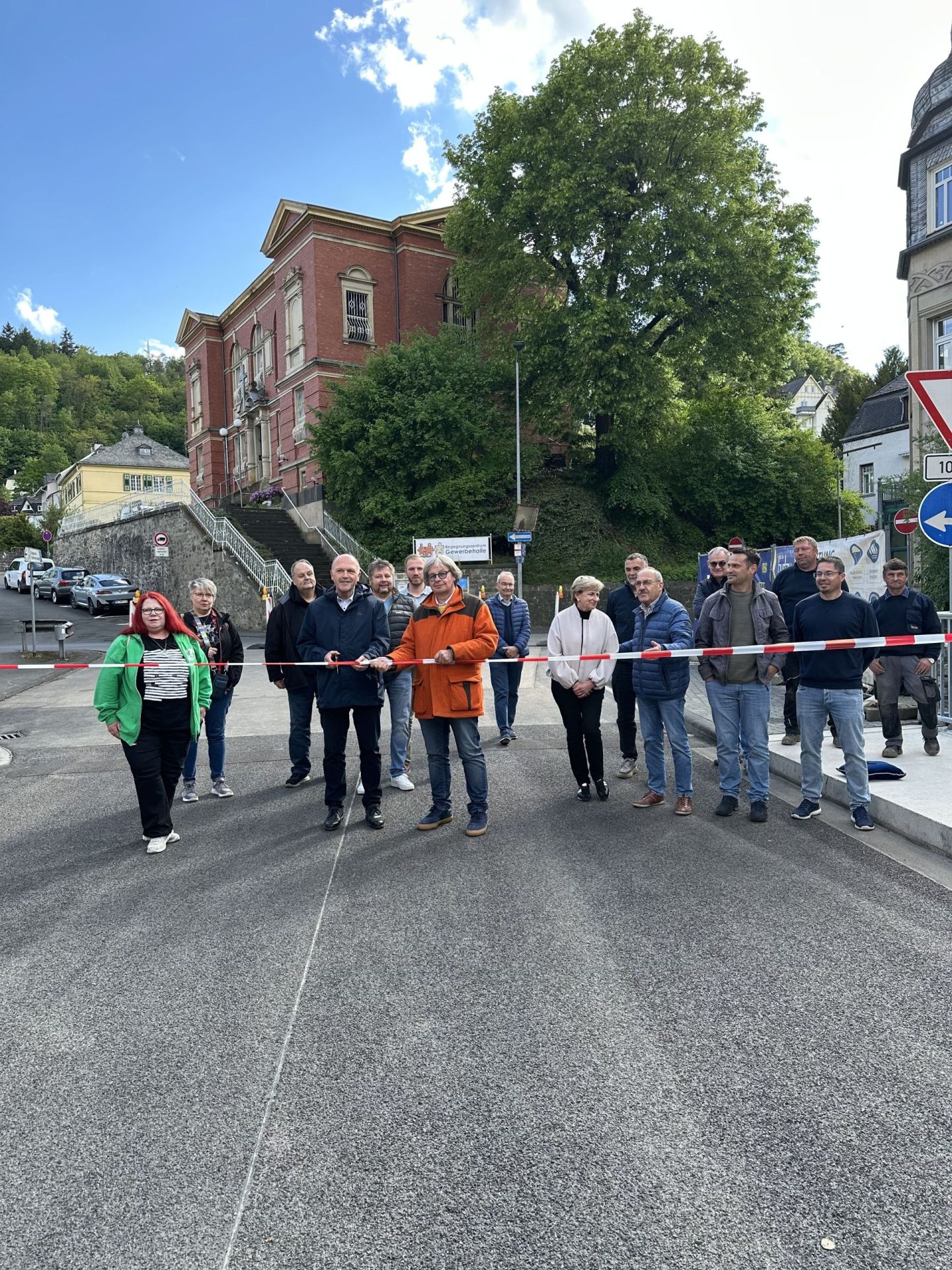 The photo shows the participants cutting the ribbon.
