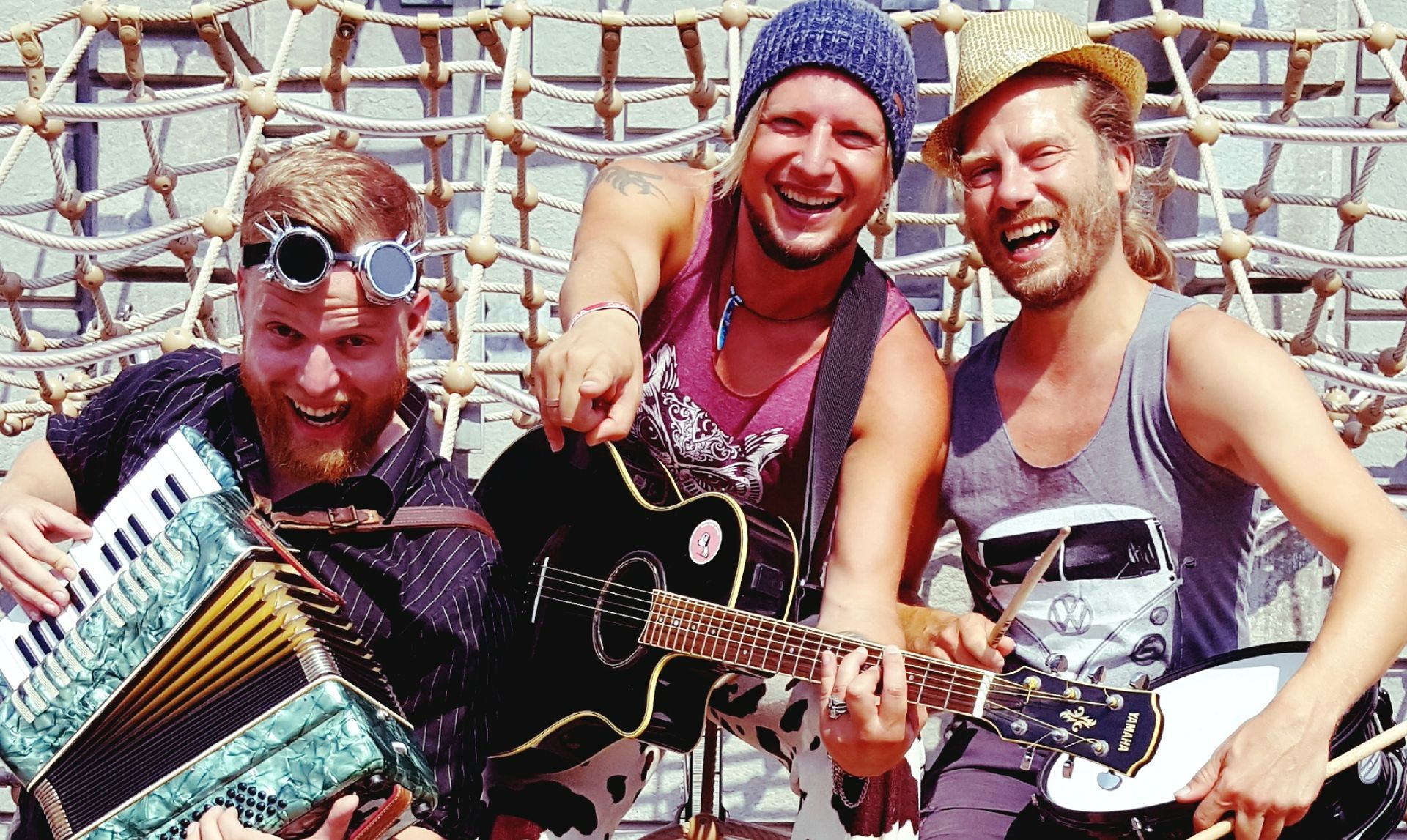 Le groupe Trommelfloh met de l'ambiance à la fête de la Journée mondiale de l'enfance.