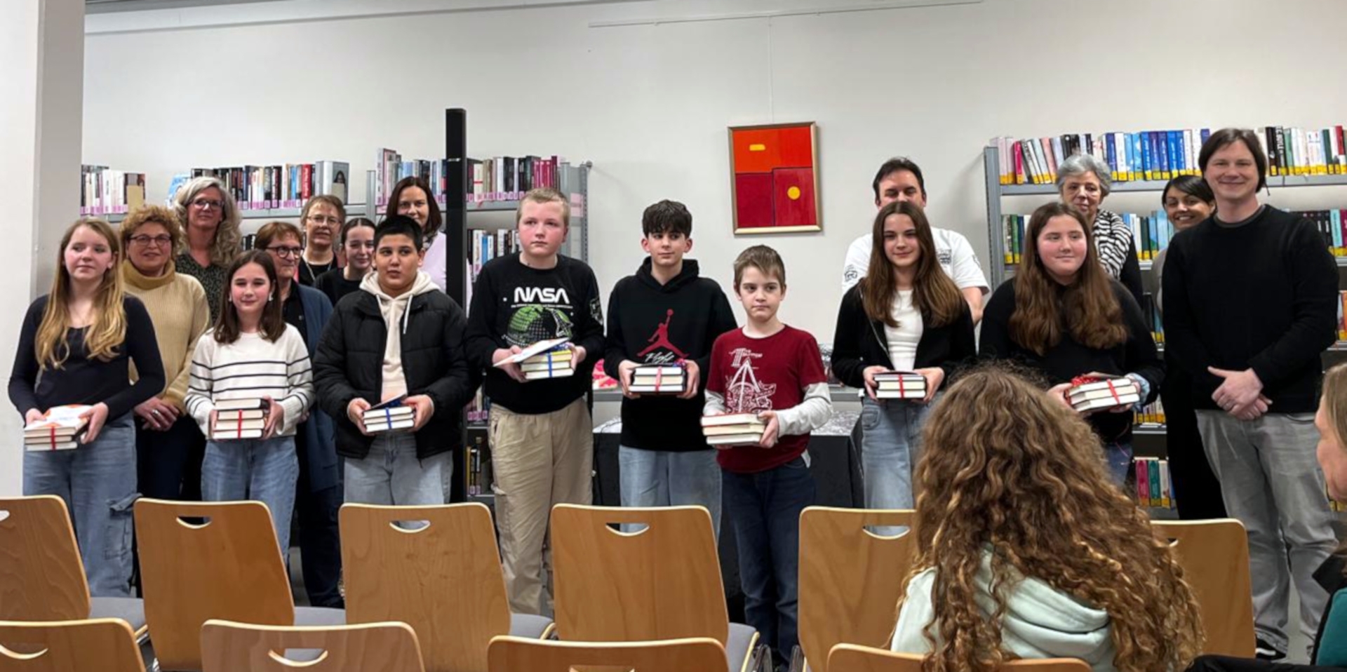 Participants, organisateurs et jury de la compétition du district, remportée par Isabella Schneider (premier rang, 2e à partir de la gauche).