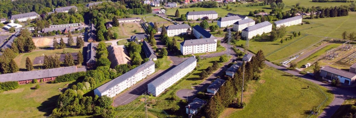 Das Bild zeigt  die Ansicht von oben auf die frühere Straßburgkaserne, in dem Areal soll ein Gewerbe- und Energiepark entstehen