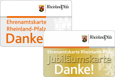 Das Foto zeigt die Ehrenamtskarte und die Jubiläums-Ehrenamtskarte Rheinland-Pfalz.