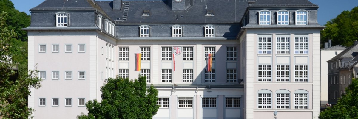 Rathaus Idar-Oberstein Das Foto zeigt die Rückseite des Idar-Obersteiner Rathauses.