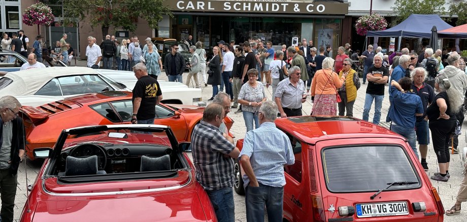 Außergewöhnliche Oldtimer waren auf dem Idarer Schleiferplatz zu sehen (Foto: Stadtverwaltung)