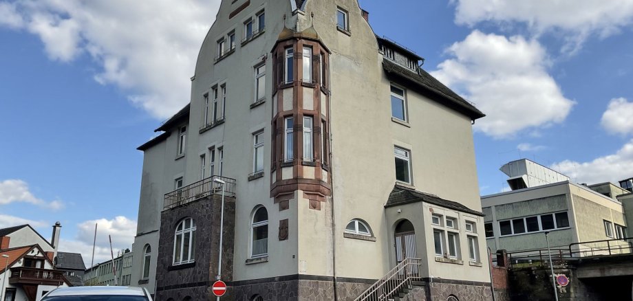 Das Bild zeigt das frühere Kastasteramt, ein historisches Gebäude in der Ritterstraße 1. 