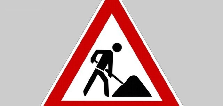 DAs Foto zeigt das Symbolbild für eine Baustelle. 