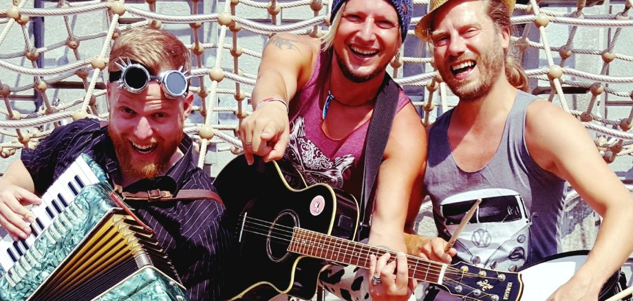Die Band Trommelfloh sorgt für gute Stimmung beim Weltkindertagsfest.