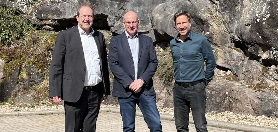 v.l.n.r.: Oberbürgermeister Frank Frühauf, Erster Kriminalhauptkommissar Dirk König und Kriminalhauptkommissar Timo Jung.