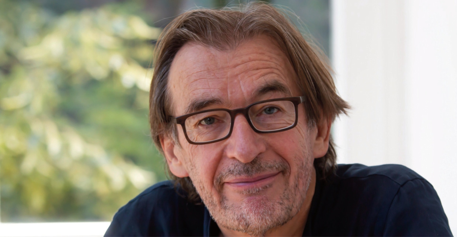 Der bekannte Krimiautor Wolfgang Schorlau liest in der Göttenbach-Aula.