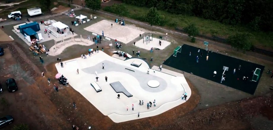 Das Foto zeigt ein Luftbild des Stadtparks.