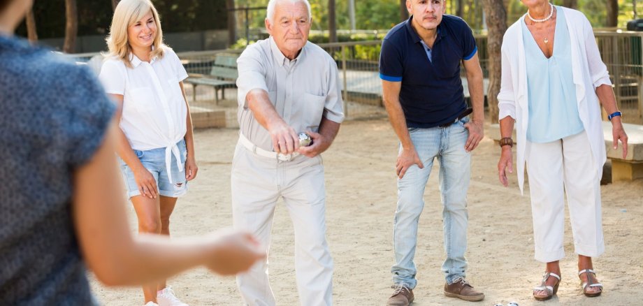 Das Boule-Spiel ist eine beliebte Freizeitbeschäftigung für alle Altersgruppen.