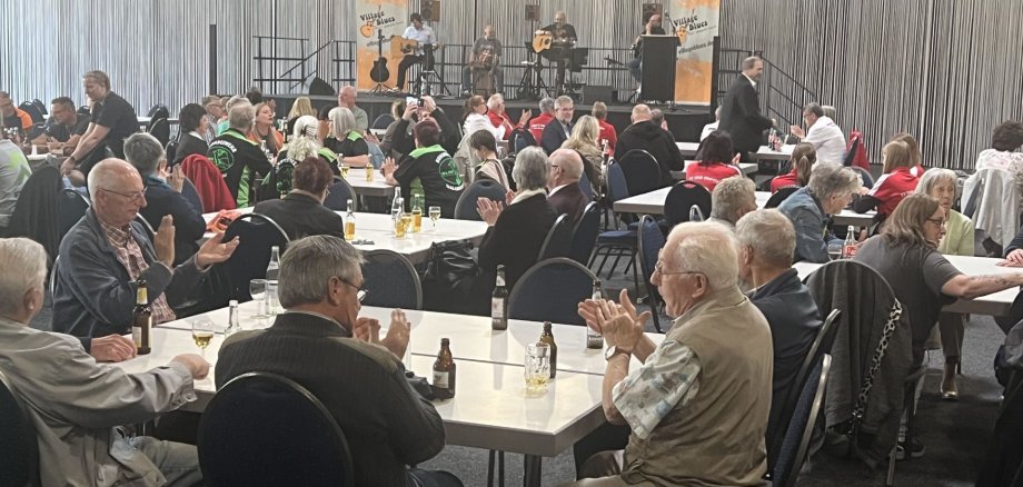 Viele ehrenamtlich Engagierte waren der Einladung der Stadt Idar-
Oberstein zur Teilnahme am Ehrenamtsfest gefolgt.