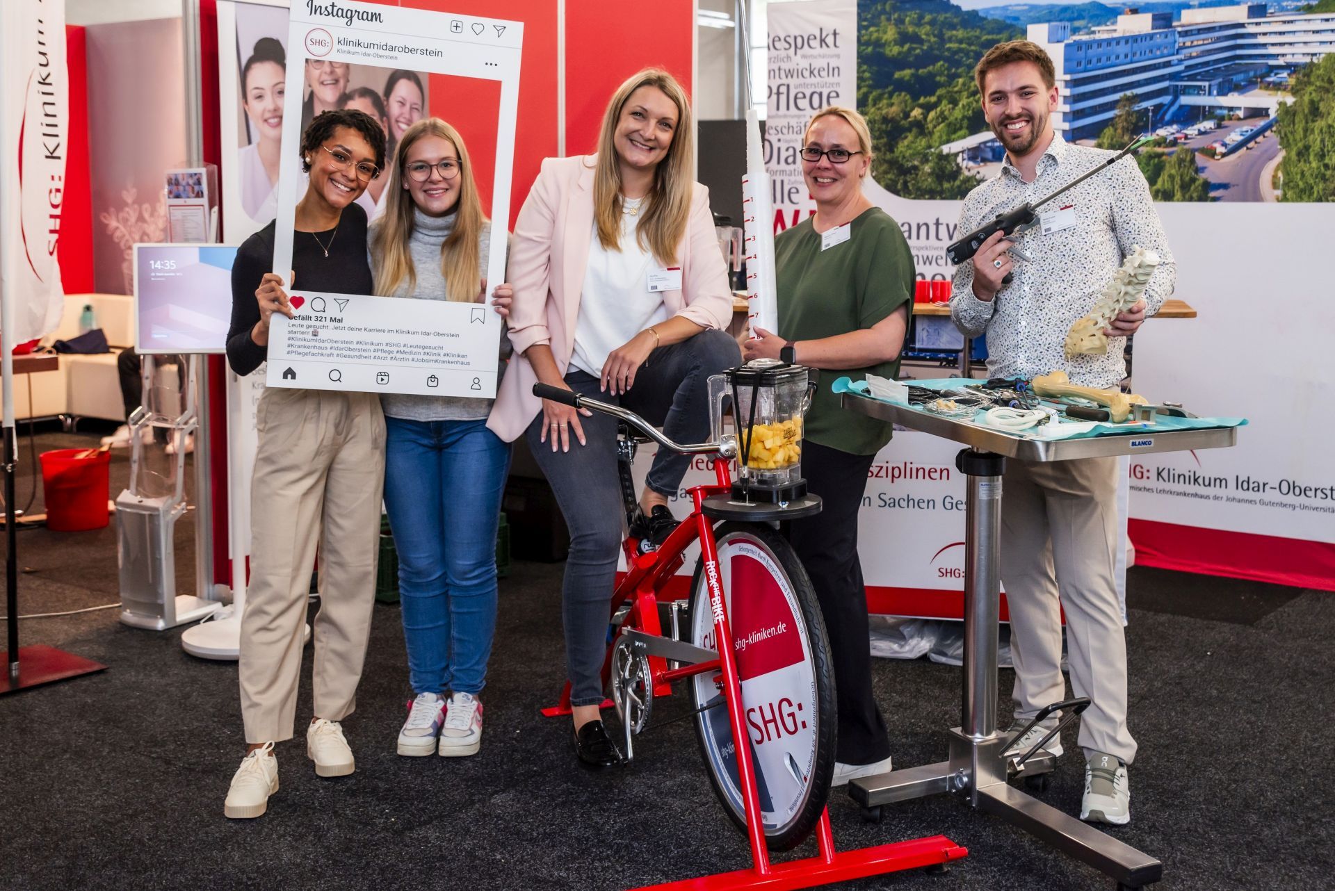 Die Karrieremesse ist für heimische Institutionen, Unternehmen und Bildungseinrichtungen eine sehr gute Chance, um mit potenziellen Mitarbeitern vom morgen ins Gespräch zu kommen. Mit von der Partie war im Vorjahr als Aussteller unter anderem das Klinikum Idar-Oberstein.