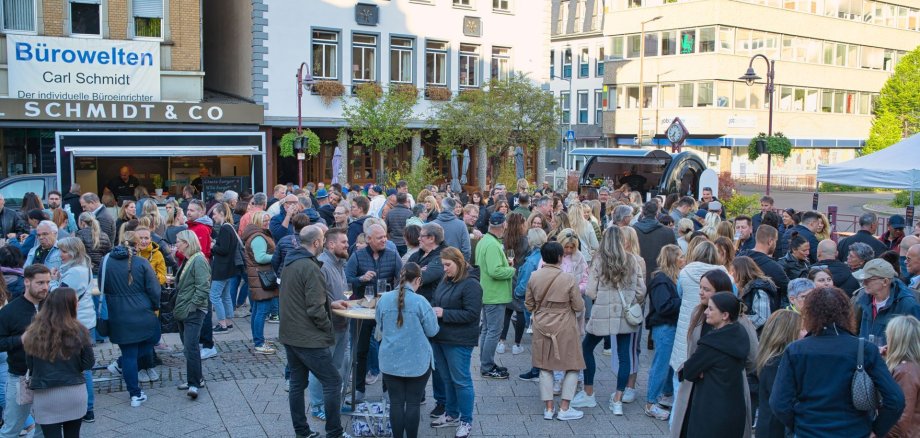Viele Menschen waren im Mai beim After Work Event auf dem Schleiferplatz