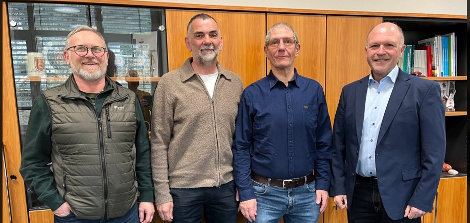 Das Foto zeigt die genannten Personen im Büro von Bürgermeister Friedrich Marx.
