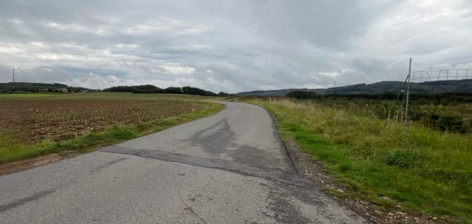 In diesem Bereich soll die neue Anbindung für die Sonnenhöfe entstehen. Blick auf die angedachte Trasse.