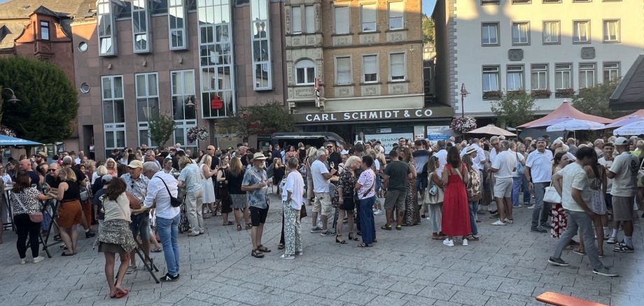 Impressionen der letzten Veranstaltung Das Foto zeigt den Schleiferplatz mit vielen Besuchern.