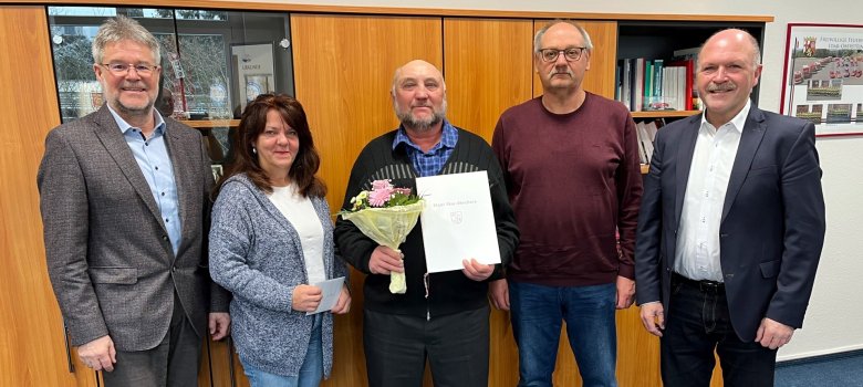 Das Foto zeigt die genannten Personen im Büro von Bürgermeister Marx.
