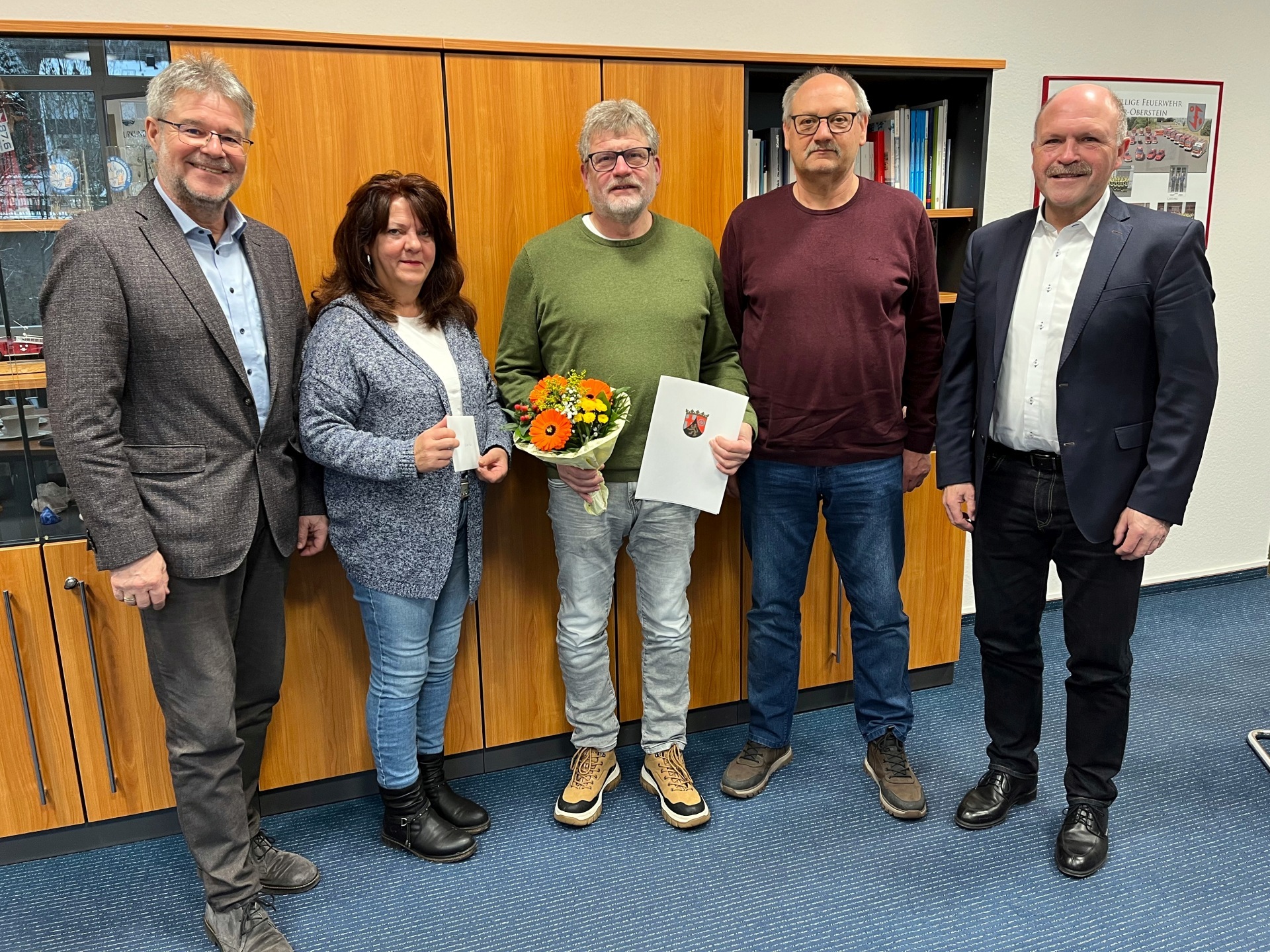 Das Foto zeigt die genannten Personen im Büro von Bürgermeister Marx.
