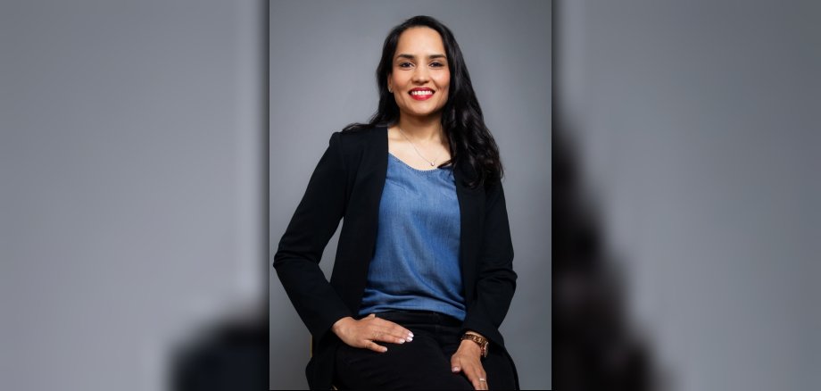 Aprajita Jain, Chief Brand & Creative Marketing Evangelist bei Google war bereits im vergangenen Jahr mit einem beeindruckenden Vortrag in Idar-Oberstein zu Gast. Das Foto zeigt die Referentin Aprajita Jain